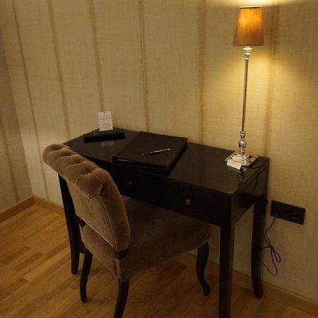 Hotel De Charme L'Oree Du Parc โรม็อง-ซูร์-อีแซร์ ภายนอก รูปภาพ