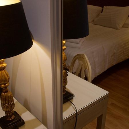 Hotel De Charme L'Oree Du Parc โรม็อง-ซูร์-อีแซร์ ภายนอก รูปภาพ