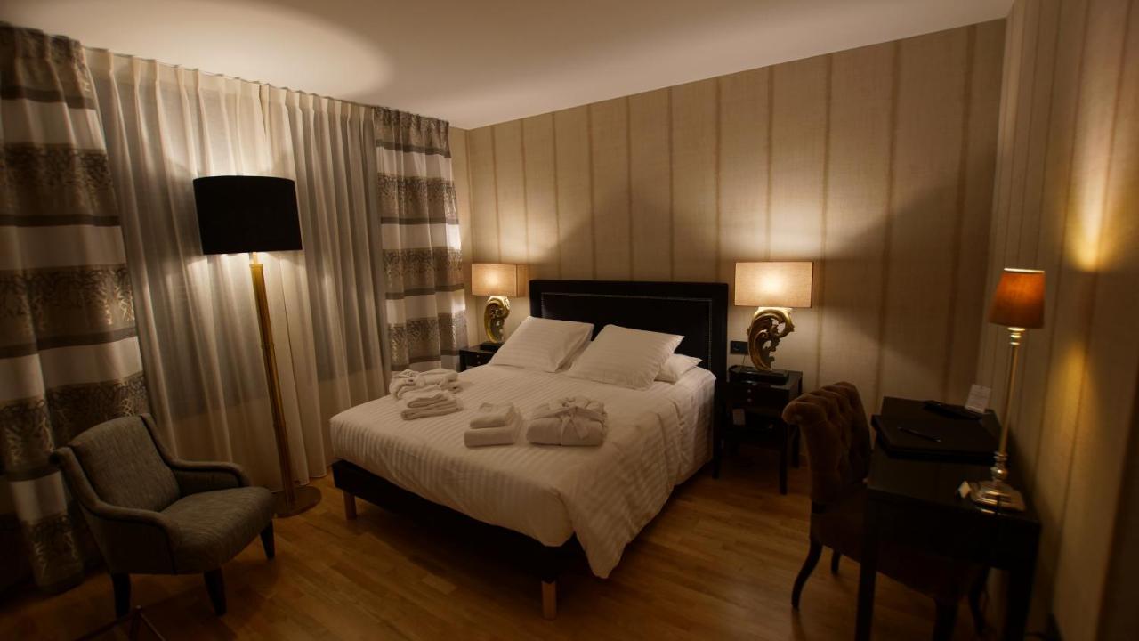Hotel De Charme L'Oree Du Parc โรม็อง-ซูร์-อีแซร์ ภายนอก รูปภาพ