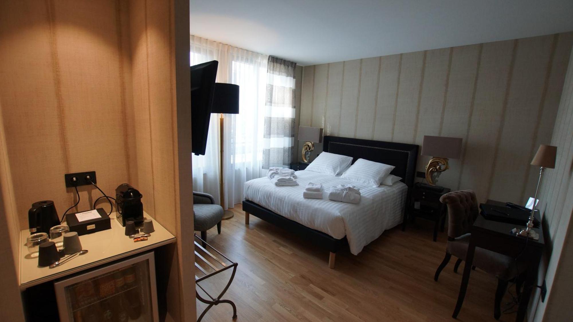Hotel De Charme L'Oree Du Parc โรม็อง-ซูร์-อีแซร์ ภายนอก รูปภาพ