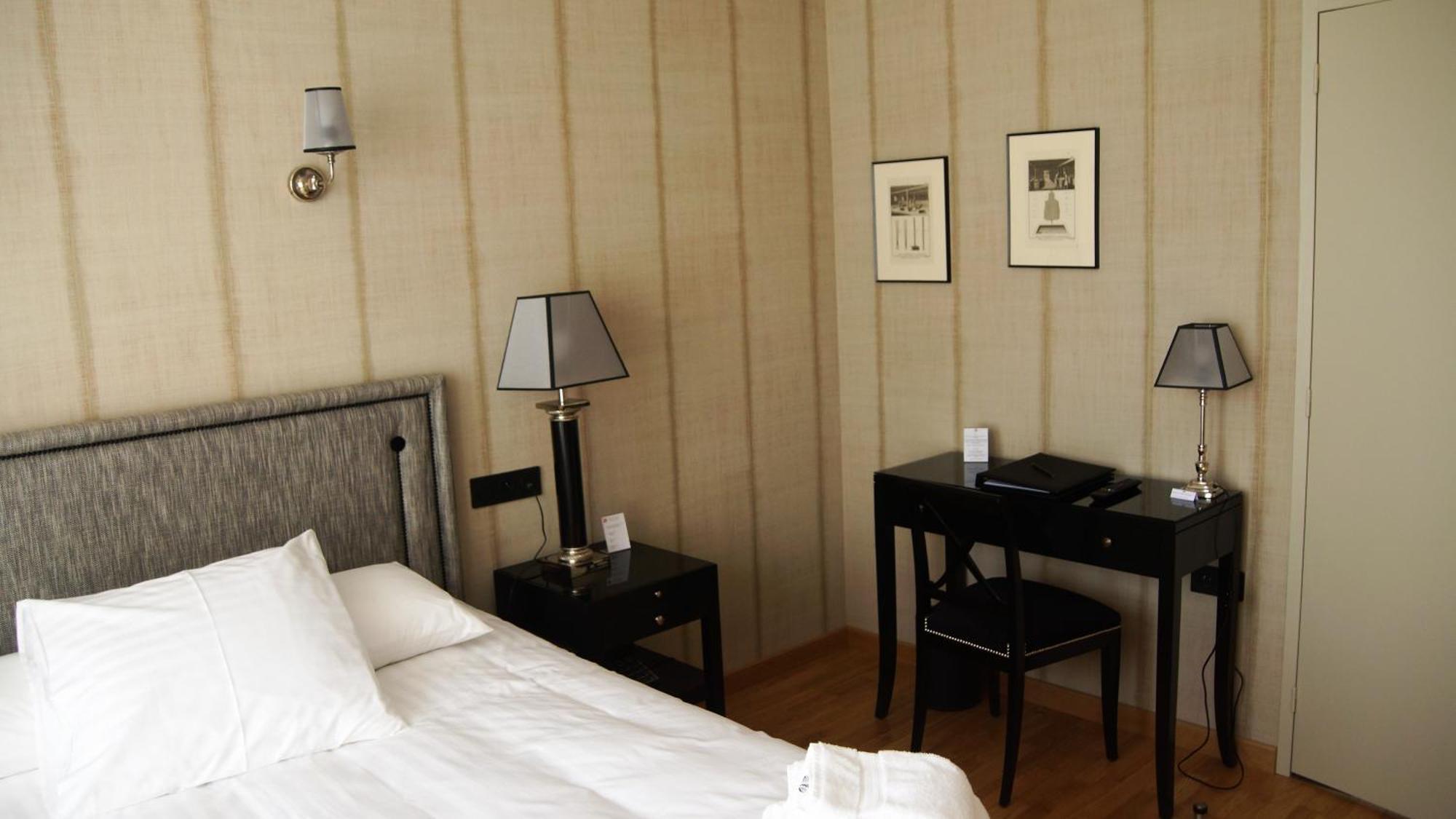 Hotel De Charme L'Oree Du Parc โรม็อง-ซูร์-อีแซร์ ภายนอก รูปภาพ