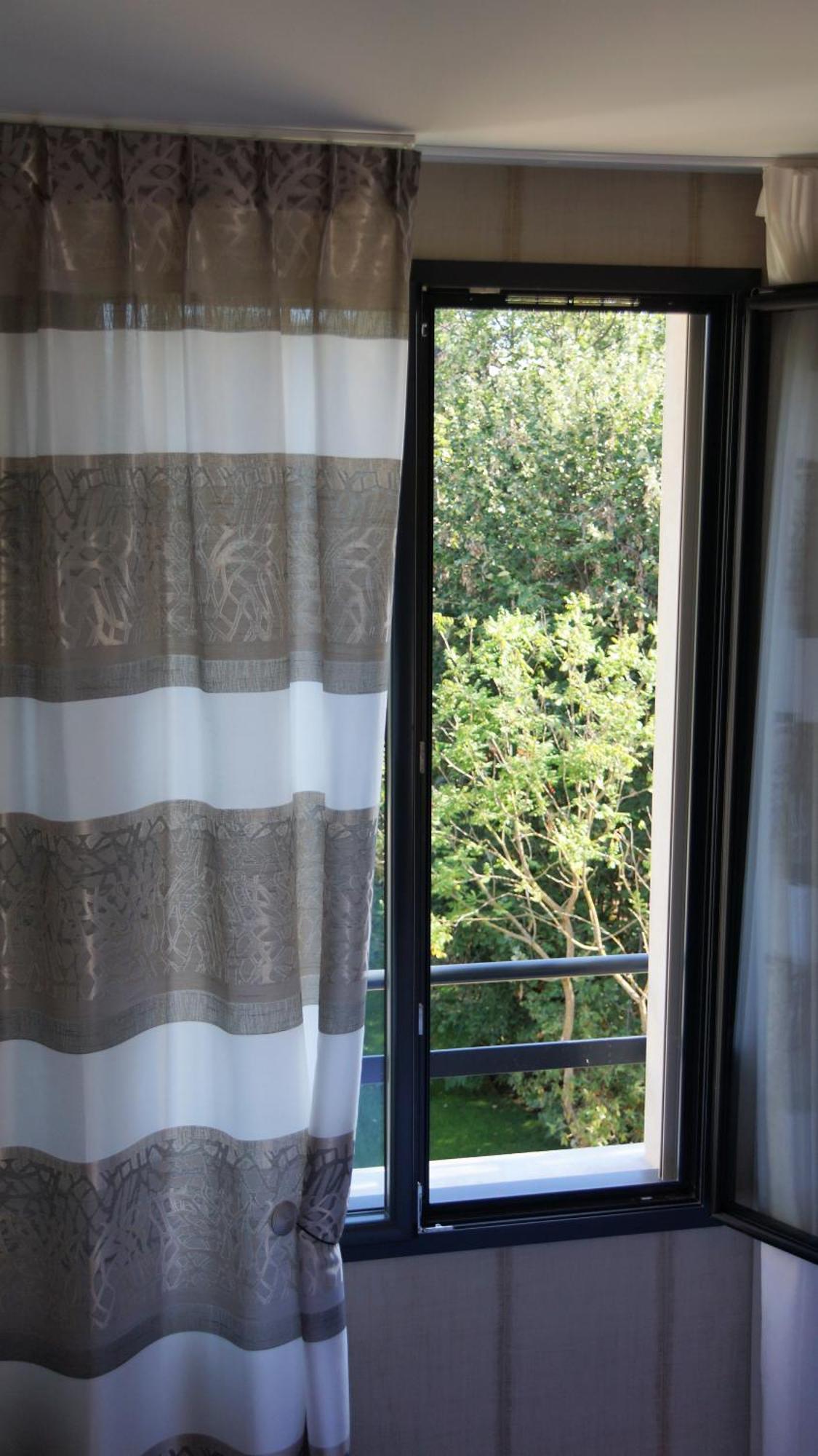 Hotel De Charme L'Oree Du Parc โรม็อง-ซูร์-อีแซร์ ภายนอก รูปภาพ
