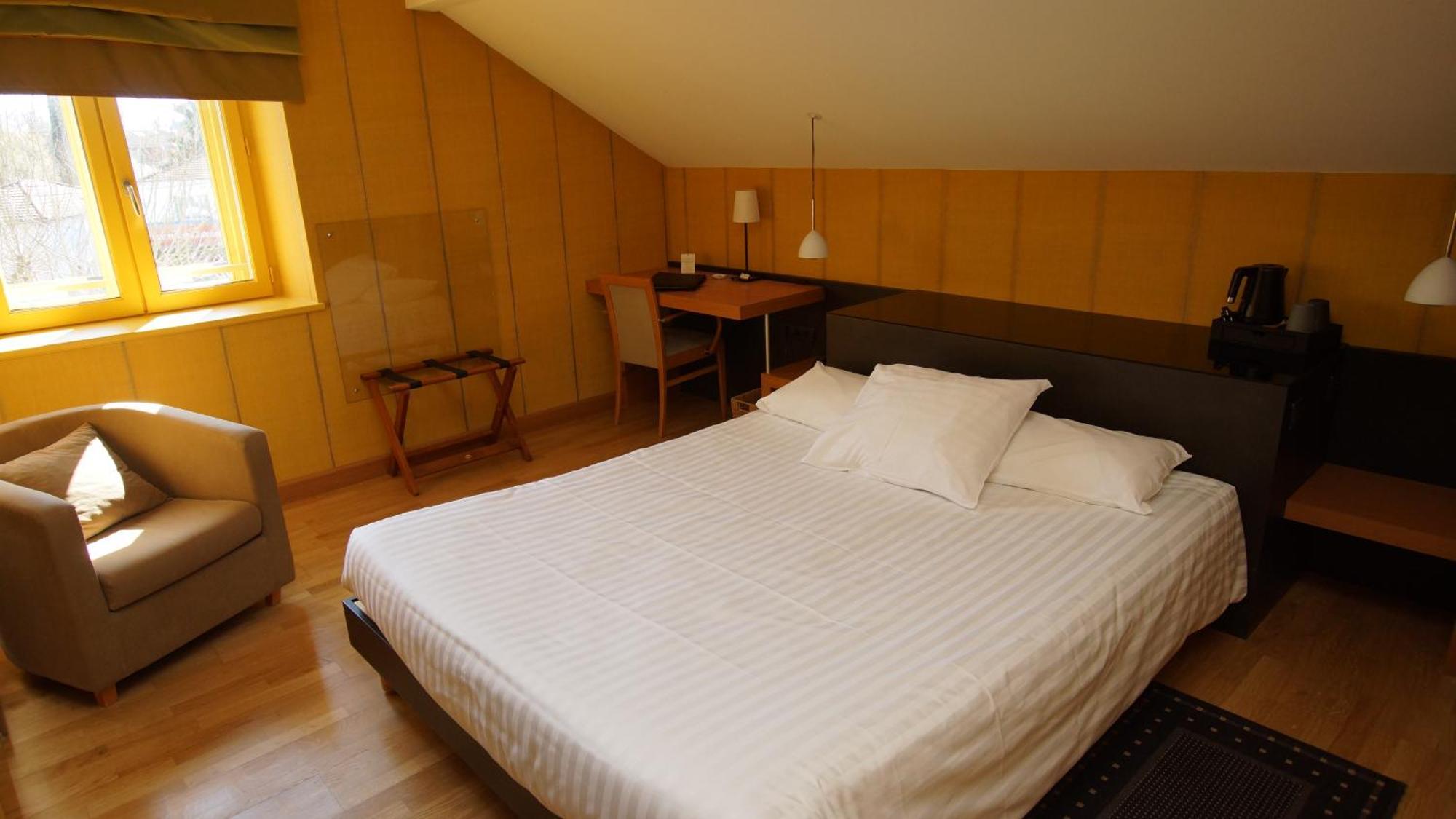 Hotel De Charme L'Oree Du Parc โรม็อง-ซูร์-อีแซร์ ภายนอก รูปภาพ