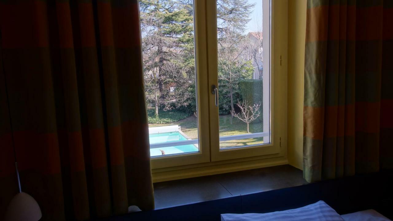 Hotel De Charme L'Oree Du Parc โรม็อง-ซูร์-อีแซร์ ภายนอก รูปภาพ